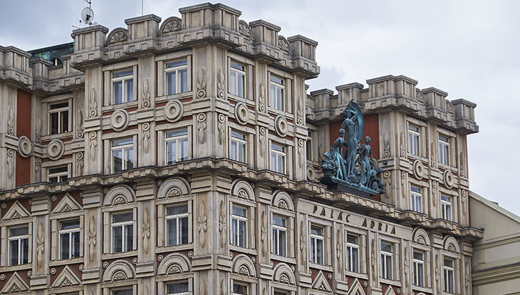Praga Palazzo Adria-rondò-cubista