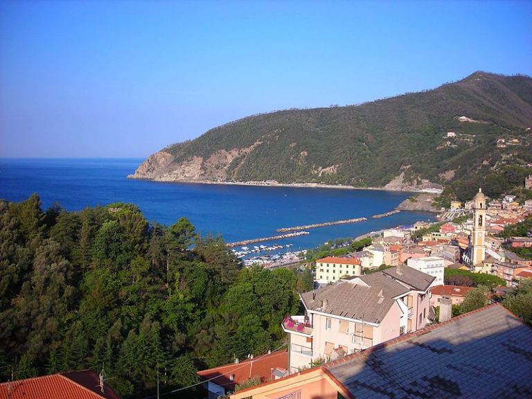 Viaggiare In Treno Alla Scoperta Dei Borghi Più Belli D'Italia