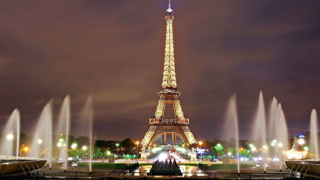 Parigi, Torre Eiffel illuminata