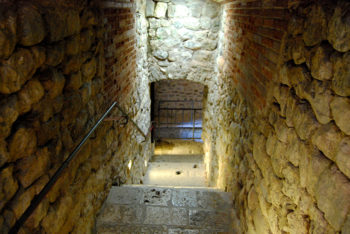 Besalú, cripta Sinagoga (foto: P. Ricciardi © Mondointasca.it)