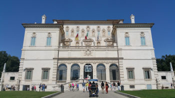 hashtag Galleria-Borghese-1-credit-Holidu