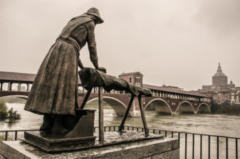 Pavia, Monumento alla Lavandaia (foto:©Matteo Marinelli ©Scilla Nascimbene Mondointasca.it)