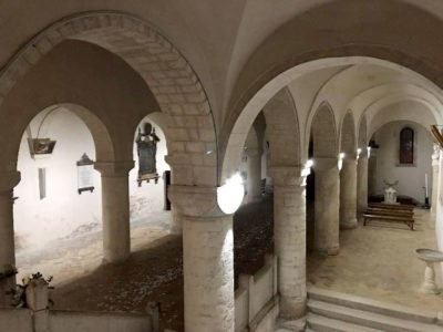 Loreto colonne-doriche-antico-tempio-Feronia,-abbazia-di-San-Lorenzo-in-Dodolio