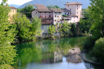 Alpe Adria Cividale-del-Friuli Gli edifici che affacciano sul Natisone