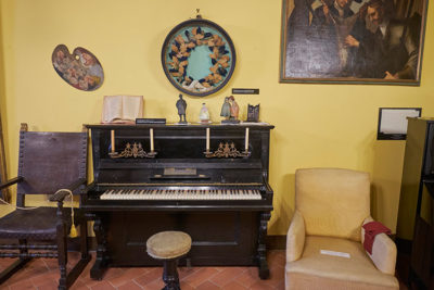 Pescaglia di Celle, casa-degli-avi-di-Puccini il pianoforte sul quale Puccini compose parte della Butterfly (foto: © emilio dati - Mondointasca.it)