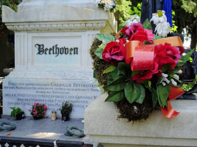 la-tomba-di-Beethoven-a-Vienna’s-Zentralfriedhof,-foto-enturismo-Vienna