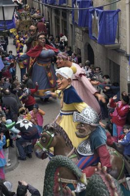 Gegants al Carnaval de Sitges_Oriol Llauradó_Agència Catalana de Turisme ok