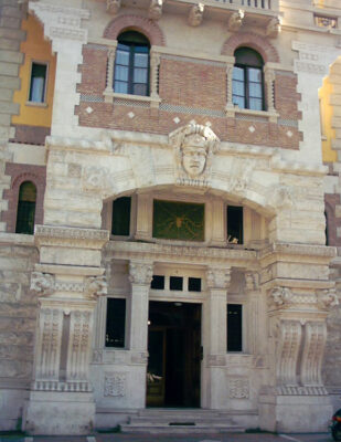 Portone-Palazzo-del-Ragno