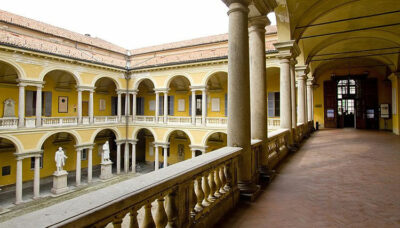 Scienze politiche Cortile-delle-statue-Università-di-Pavia