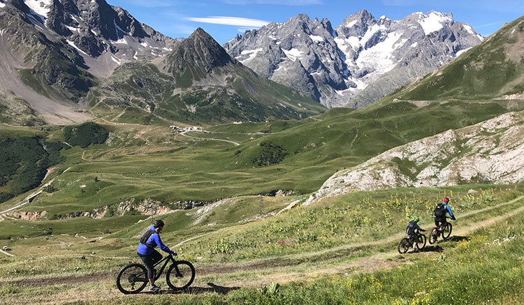 Briançon Scendendo-in-mountain-bike-dal-Col-du-Galibier-Ph-Dario-Bragaglia