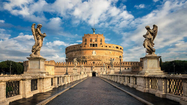 Castel Sant Angelo edificato nel II secolo come mausoleo per l'imperatore Adriano
