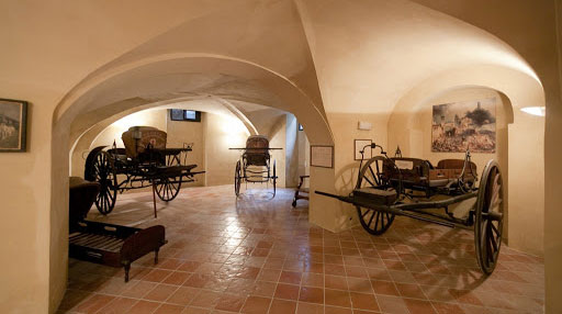 Museo-Croce-Rossa-lettighe