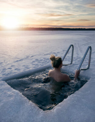 Visit-Finland-Winter-Ice-Bathing-Aku-Pöllänen