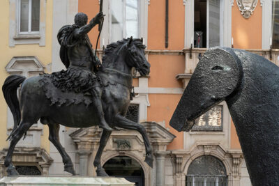 statue Particolare dell’installazione,-Piazza-Cavalli ©Lorenzo Palmieri 2020