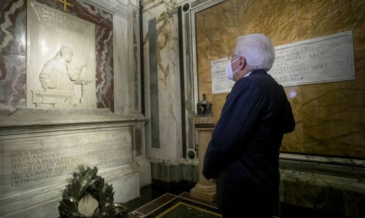 Dante gli occhiu la mente Le Arti al tempo dell’esilio Sergio-Mattarella-alla-tomba-di-Dante