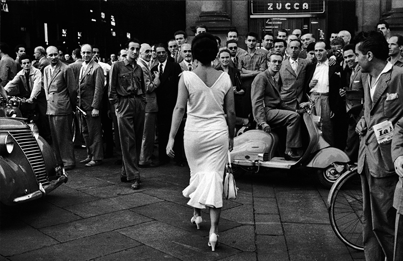 Gli italiani si voltano, Milano, 1954© Archivio Mario De Biasi