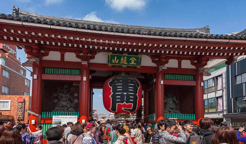 Asakusa Ingresso-al-Sensoji-Temple dalla porta Kaminarimon (©)TCVB