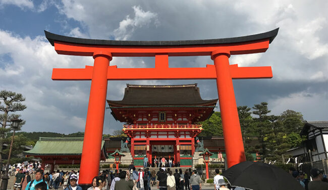 Il santuario di Fushimi Inari Taisha a Kyoto (ph. b. andreani © mondointasca.it)