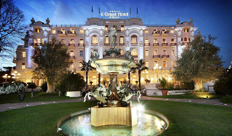 Grand-Hotel-Rimini-esterno-di-sera