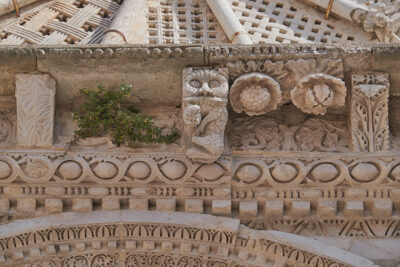 Particolari simbolici della facciata-Basilica-Cattedrale (ph. © 2021 emilio dati)