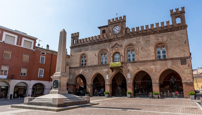 Fidenza, Municipio in Piazza Garibaldi (credits Lorenzo Moreni)