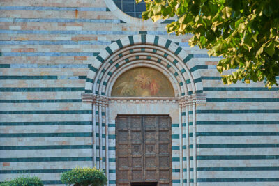 Pistoia Chiesa di San Francesco Portale d'ingresso (2021 © emilio dati - mondointasca)