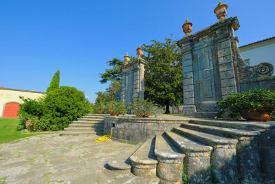 Quarrata Villa La Màgia ingresso-monumentale,-di-Antonio-Gamberai-ai-giardini-all'italiana-la-scalinata-a-tenaglia