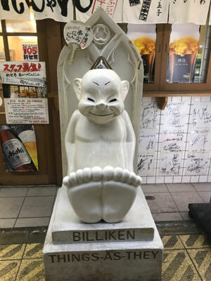 Statua di Billiken dio della fortuna (ph. b. andreani © mondointasca.it)