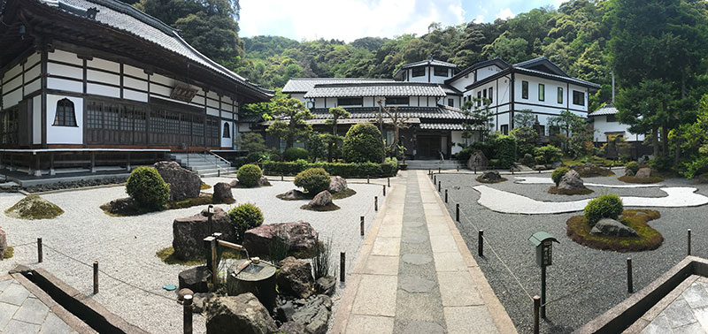 Tempio-buddista-di-Gokurakuji con giardino zen