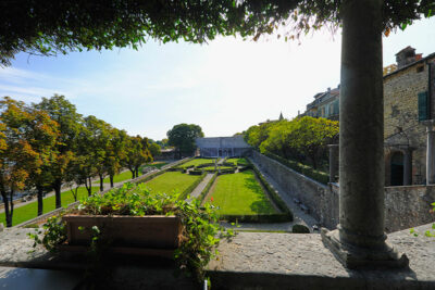Volta Mantovana, Palazzo Gonzaga coi giardini all'italiana (ph © emilio dati – mondointasca)
