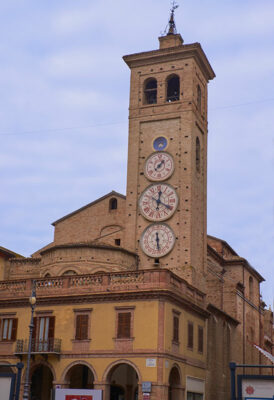 Tolentino, Torre degli Orologi (foto © 2022 emilio dati – mondointasca.it)