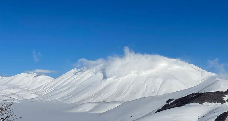 Neve sulla montagana di Castelluccio di Norcia