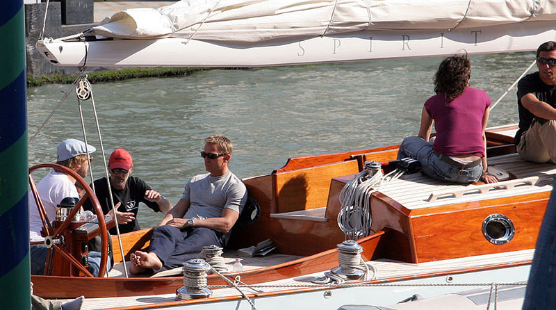 Cinema Daniel Craig sullo yach a Venezia durante le riprese di Casinò Royale