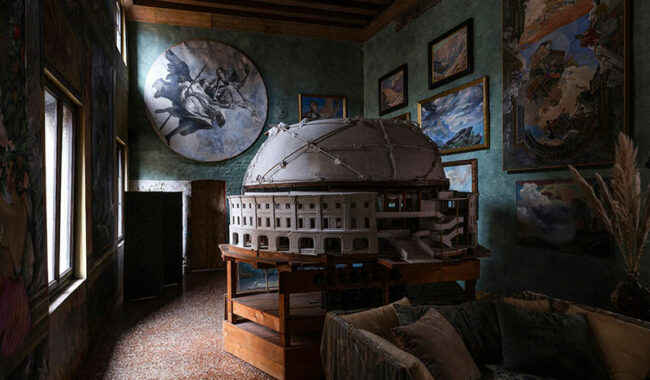 Museo Fortuny, modello del teatro con i palchi in legno (Ph. @ Massimo Listri)