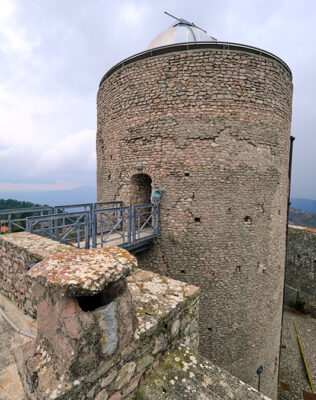 Castello Colonna, torre con cupola astronomica