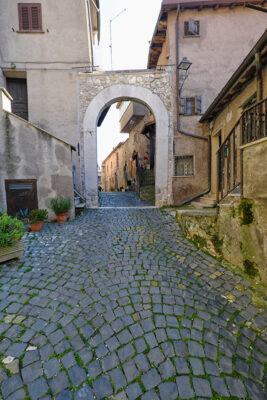Ciciliano, Porta Sant'Anna accesso al centro storico (ph. ©emilio dati – mondointasca.it)