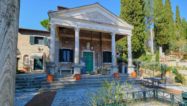 Ciciliano, ingresso di Villa Manni (ph. ©2022 emilio dati – mondointasca.it)