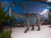 Tito, il titanosauro, presso il Planetario (ph. © 2022 emilio dati – mondointasca.it)