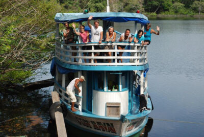 In barca per raggiungere il villaggio Xixuaú