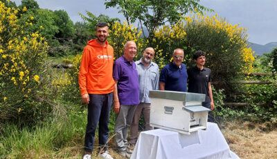 Angelo Serri con i partner di un milione di api
