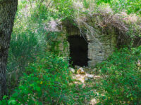 Grotta delle Palazze dove si trova l'affresco di Mendicino (ph. © emilio dati – mondointasca.it)