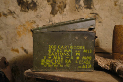 Linea Gotica, contenitori di munizioni all'interno dei bunker (ph. © emilio dati – mondointasca.it)