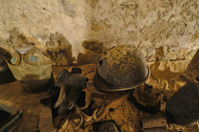 Materiali all'interno dei bunker della Linea Gotica (ph. © emilio dati – mondointasca.it)