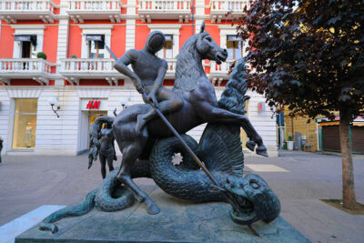 Cosenza San Giorgio e il Drago, scultura in bronzo di Salvator Dalì