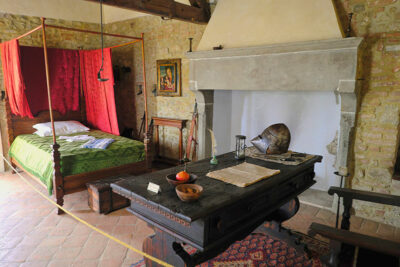 Castrocaro Fortezza museo, camera da letto e studio (ph. © emilio dati – mondointasca.it)