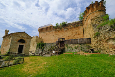 Viaggio in Romagna La Fortezza medievale e la chiesa di Santa Barbara