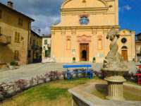 Portacomaro, Chiesa di San Bartolomeo Apostolo e fontana (ph. © emilio dati - mondointasca.it)
