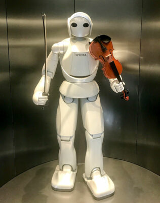 Robot violinista (ph. b. andreani © mondointasca.it)