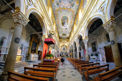 Cattedrale di Santa Maria della Bruna, navata centrale
