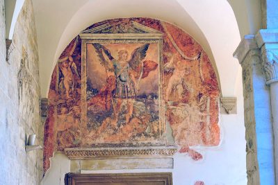 Immagine del Santo sulle pareti del chiostro (ph. © 2022 emilio dati – mondointasca.it)